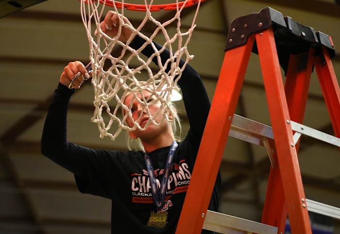 x South Medford Clackamas 6A Oregon girls basketball final Taylor Balkom 33
